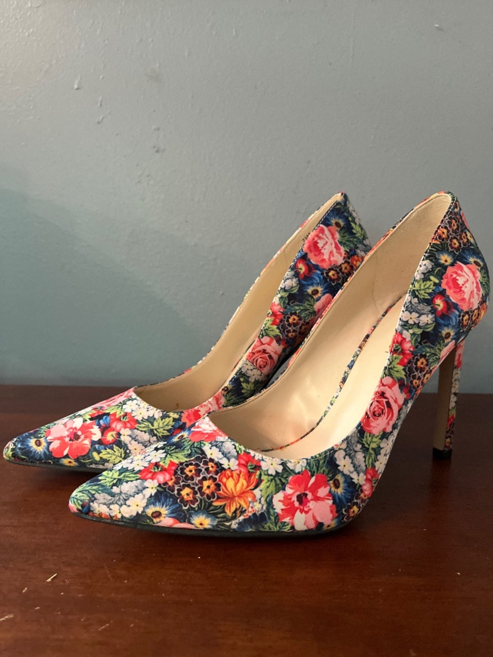 NINE WEST floral textile 4 inch pump pointed toe